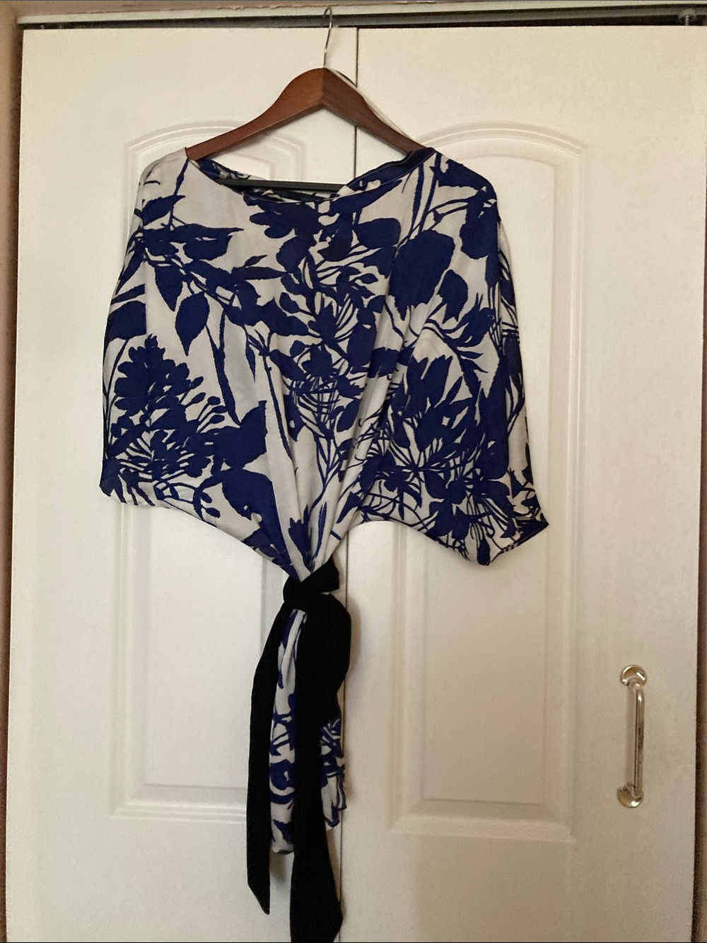 Zara Navy and White Abstract Floral Blouse